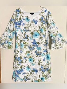 R&K Floral Lace Bell Sleeve Shift Dress